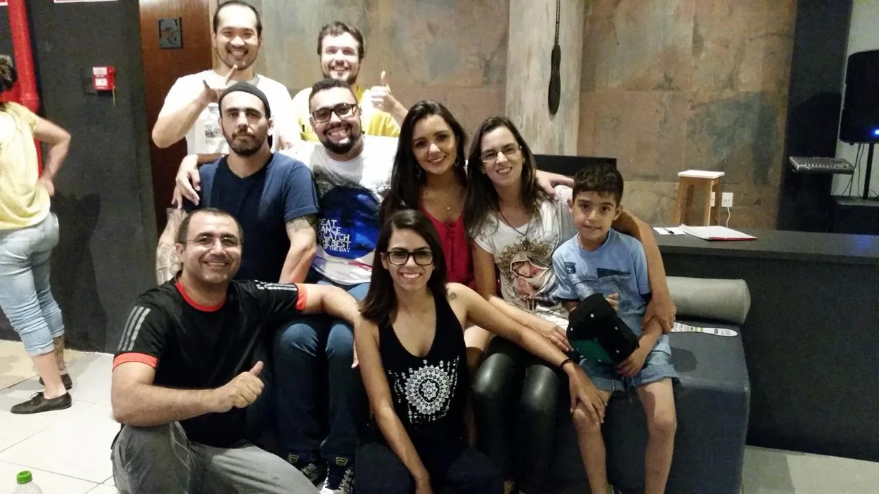 Grupo de amigos reunido